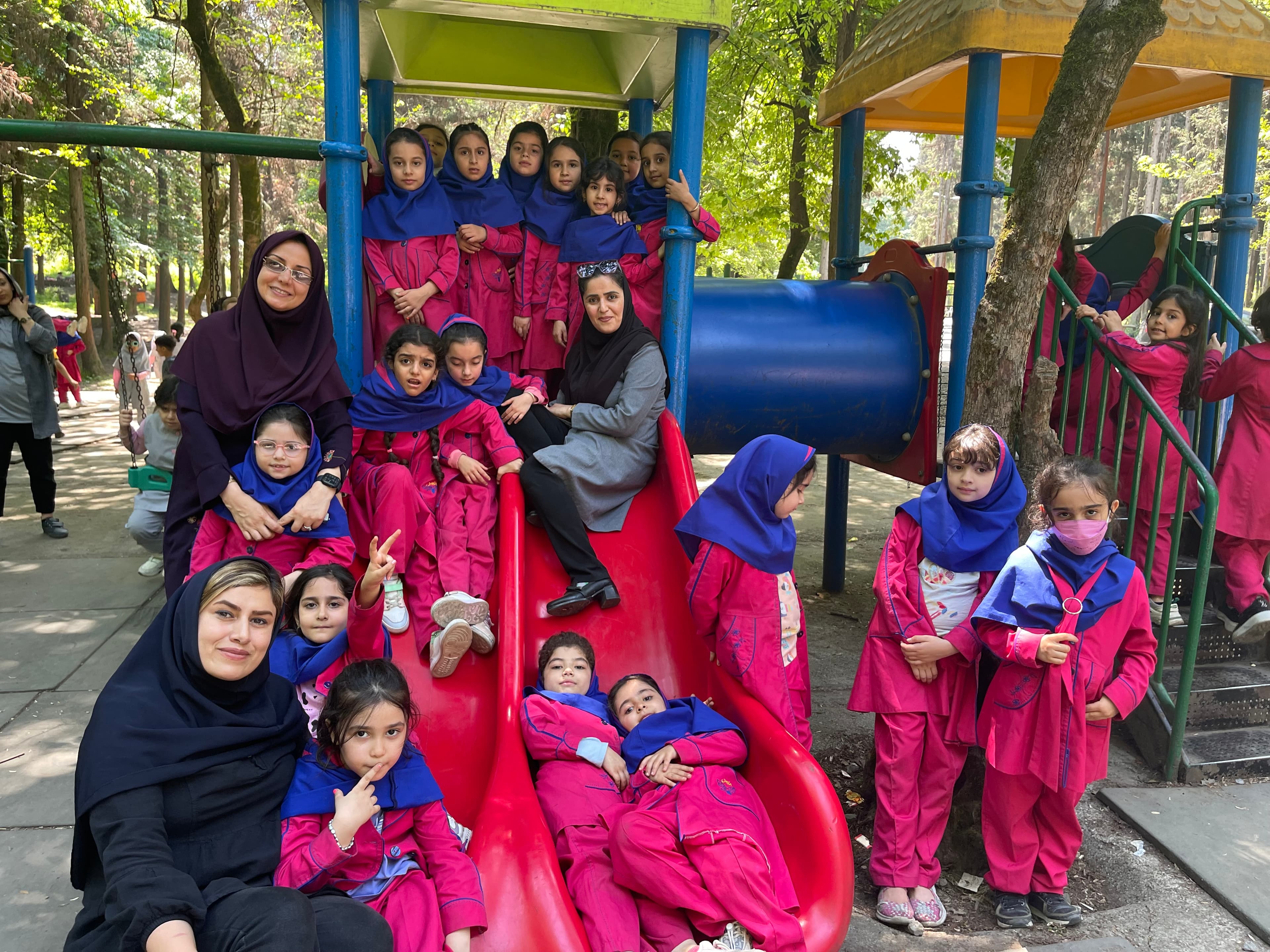 آمادگی و دبستان غیردولتی دخترانه تمام هوشمند پژوهش